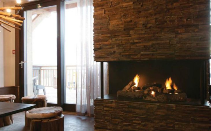 Hotel Tango, Val Thorens, Fireplace